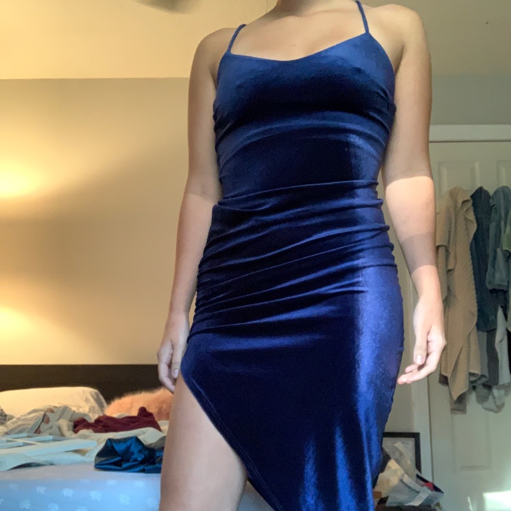Beautiful blue velvet bodycon dress 💙💙